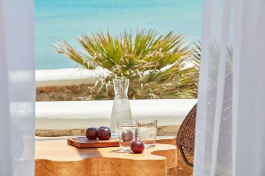 Mykonos Waves Beach House & Suites