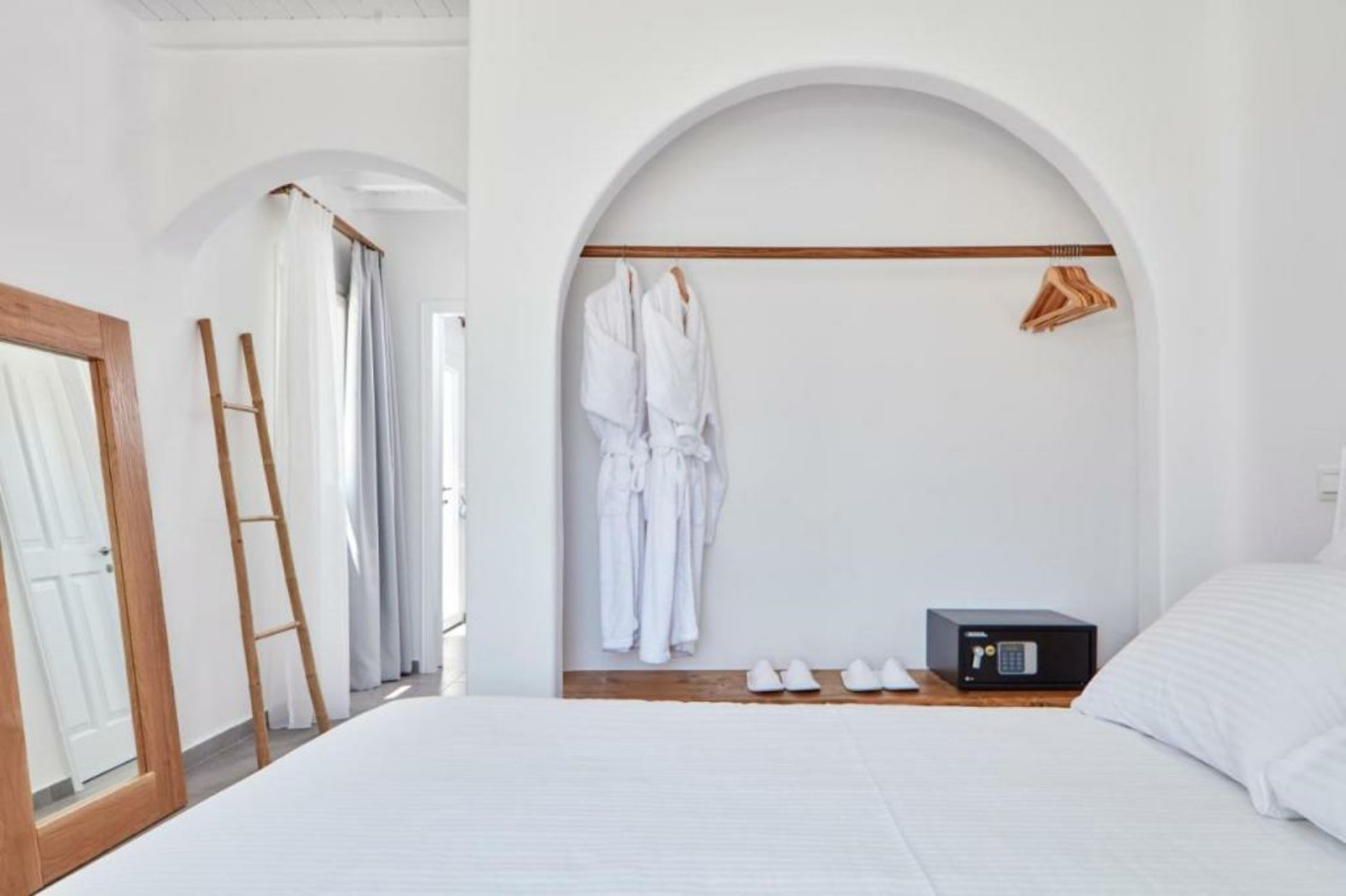 Mykonos Waves Beach House & Suites