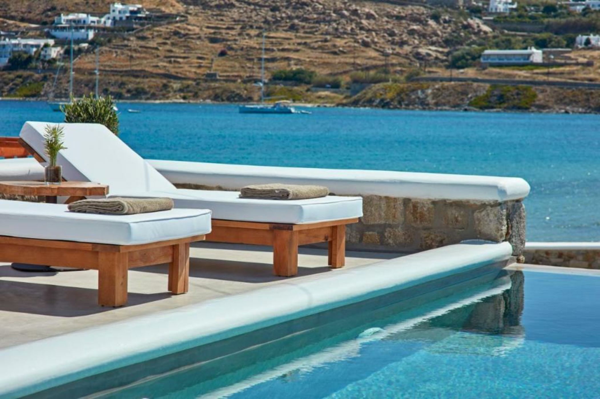 Mykonos Waves Beach House & Suites