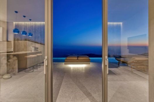 Santorini Sky, Luxury Resort