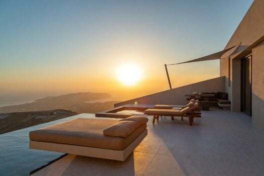 Santorini Sky, Luxury Resort