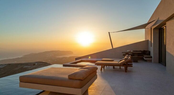 Santorini Sky, Luxury Resort