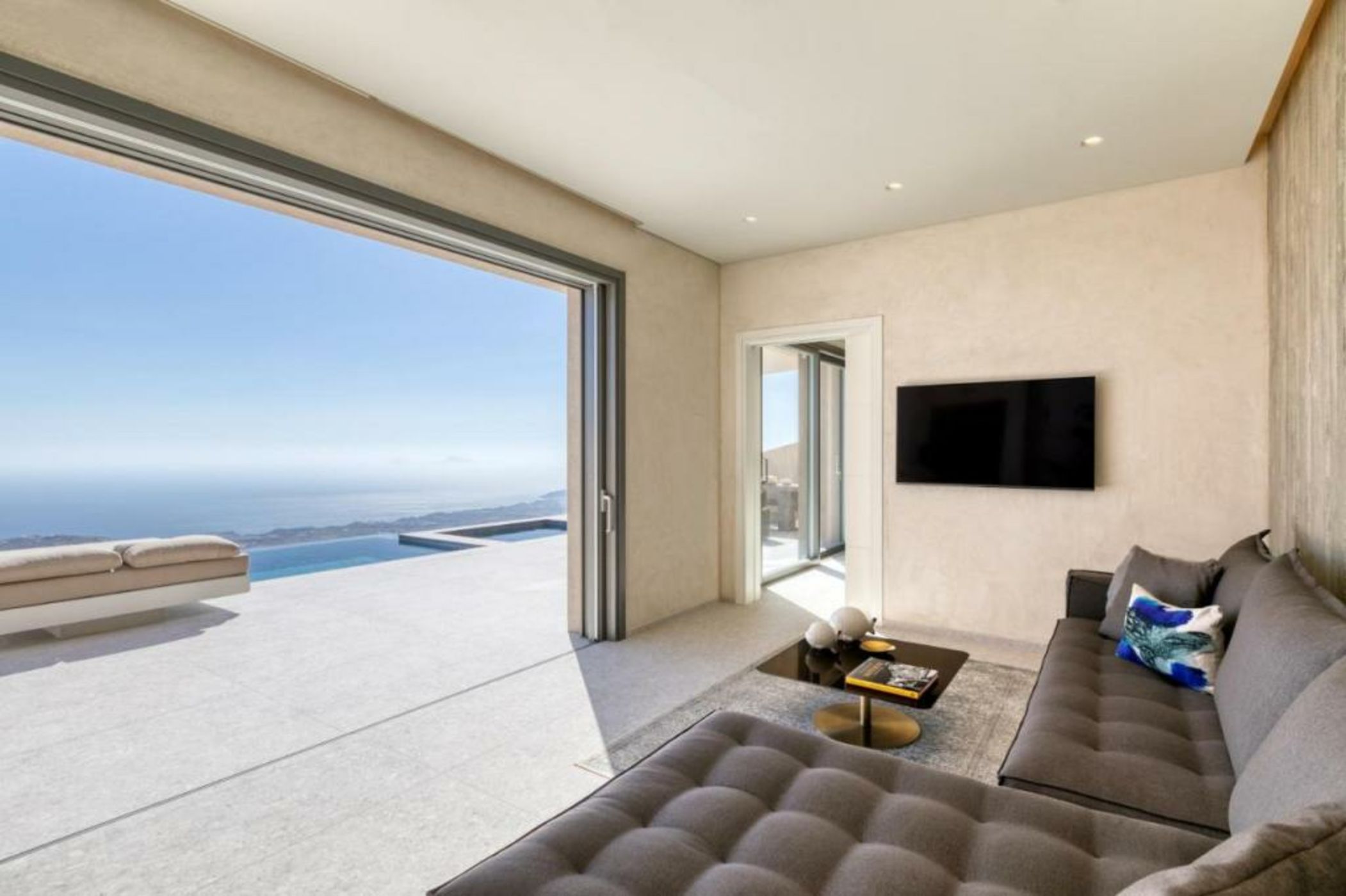 Santorini Sky, Luxury Resort