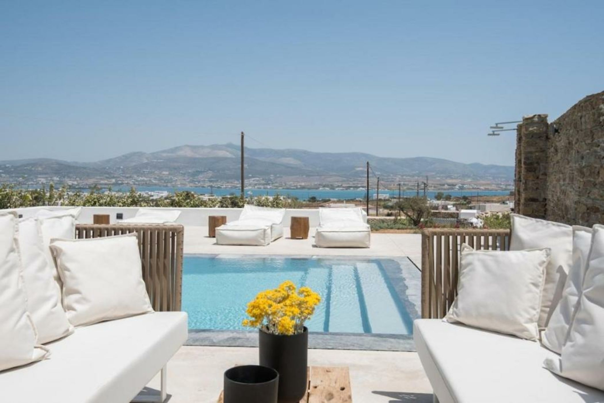 ONEIRO VILLA. ANTIPAROS AS DREAMY AS IT GETS