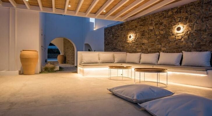 ONEIRO VILLA. ANTIPAROS AS DREAMY AS IT GETS