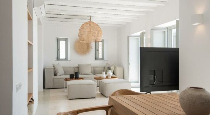 ONEIRO VILLA. ANTIPAROS AS DREAMY AS IT GETS