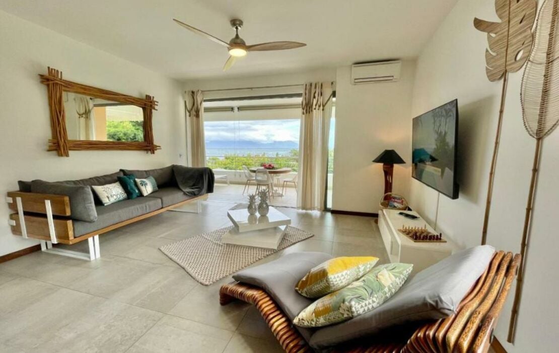 View of Manuia luxury apartment - Tahiti Punaauia -Wi-Fi Netflix pool & gym, a ...