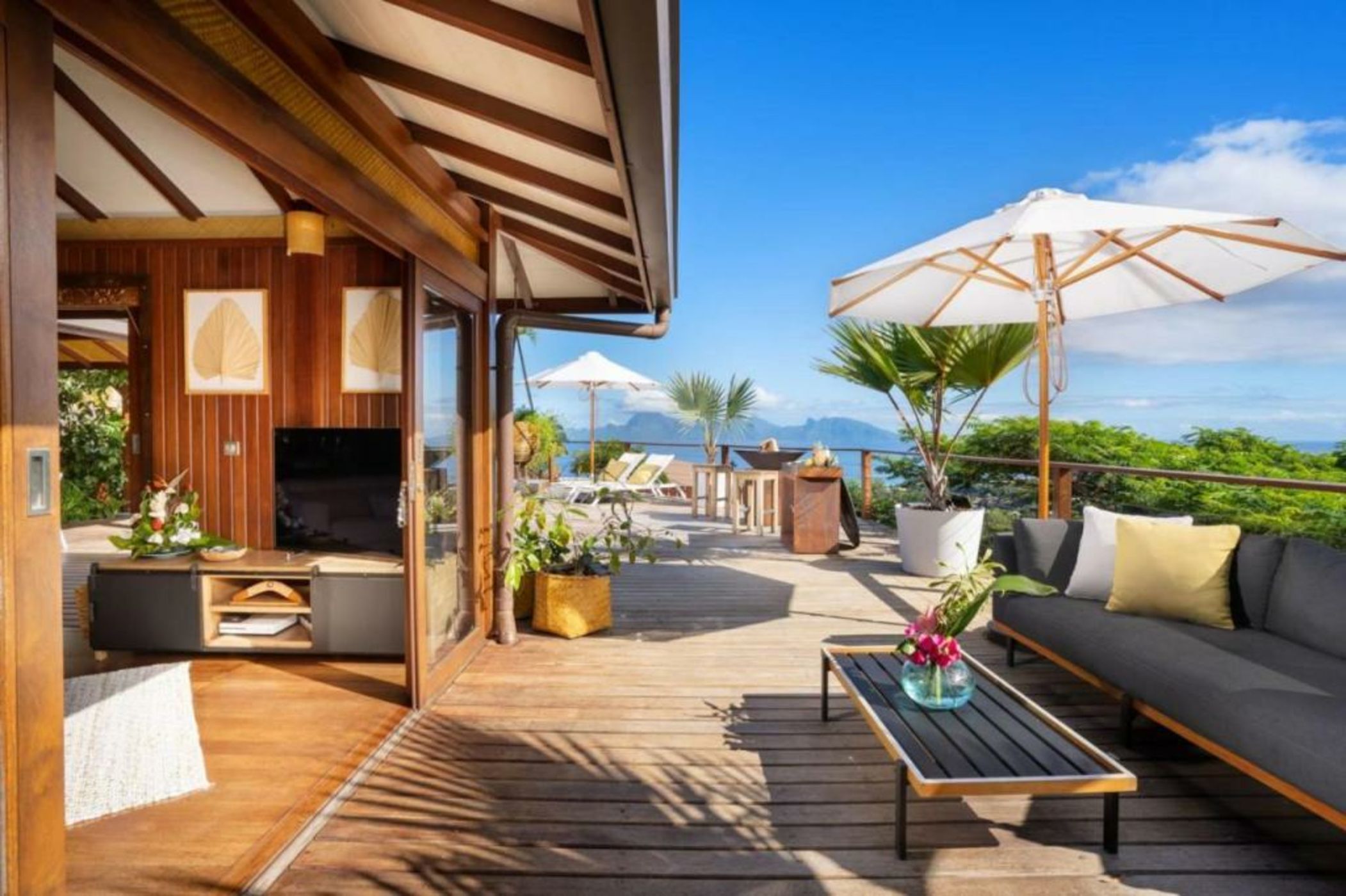 Villa Manuiti, balinese luxury home - private swim SPA, ocean view - OFYR BBQ - KoÏ pond