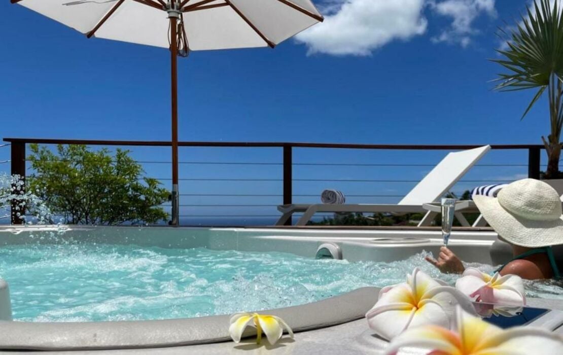 Villa Manuiti, balinese luxury home - private swim SPA, ocean view - OFYR BBQ - KoÏ pond