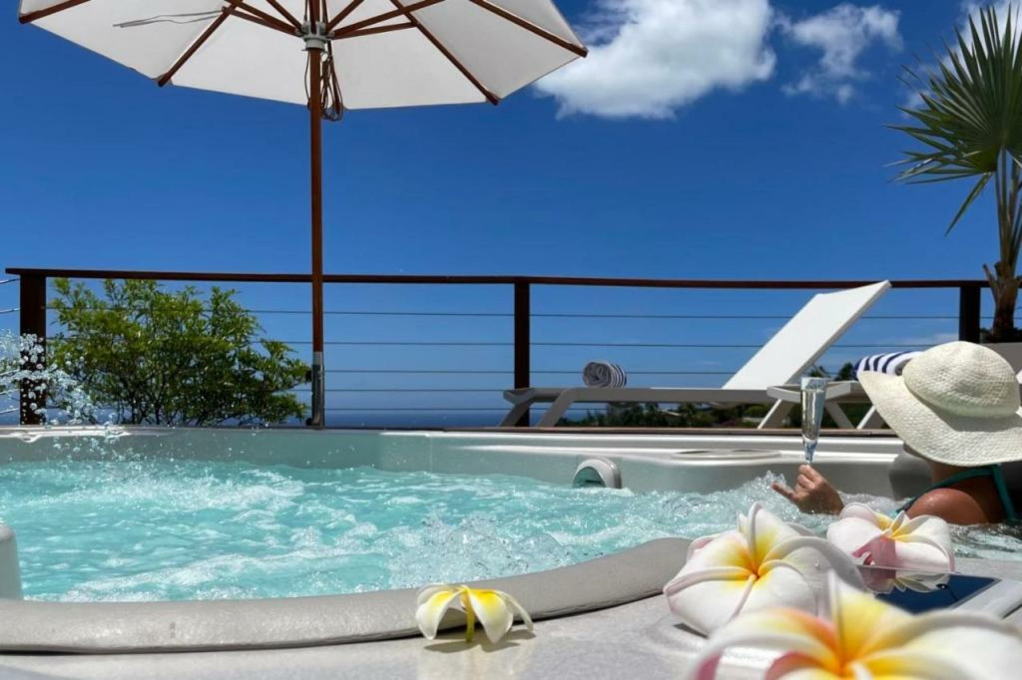 Villa Manuiti, balinese luxury home - private swim SPA, ocean view - OFYR BBQ - KoÏ pond