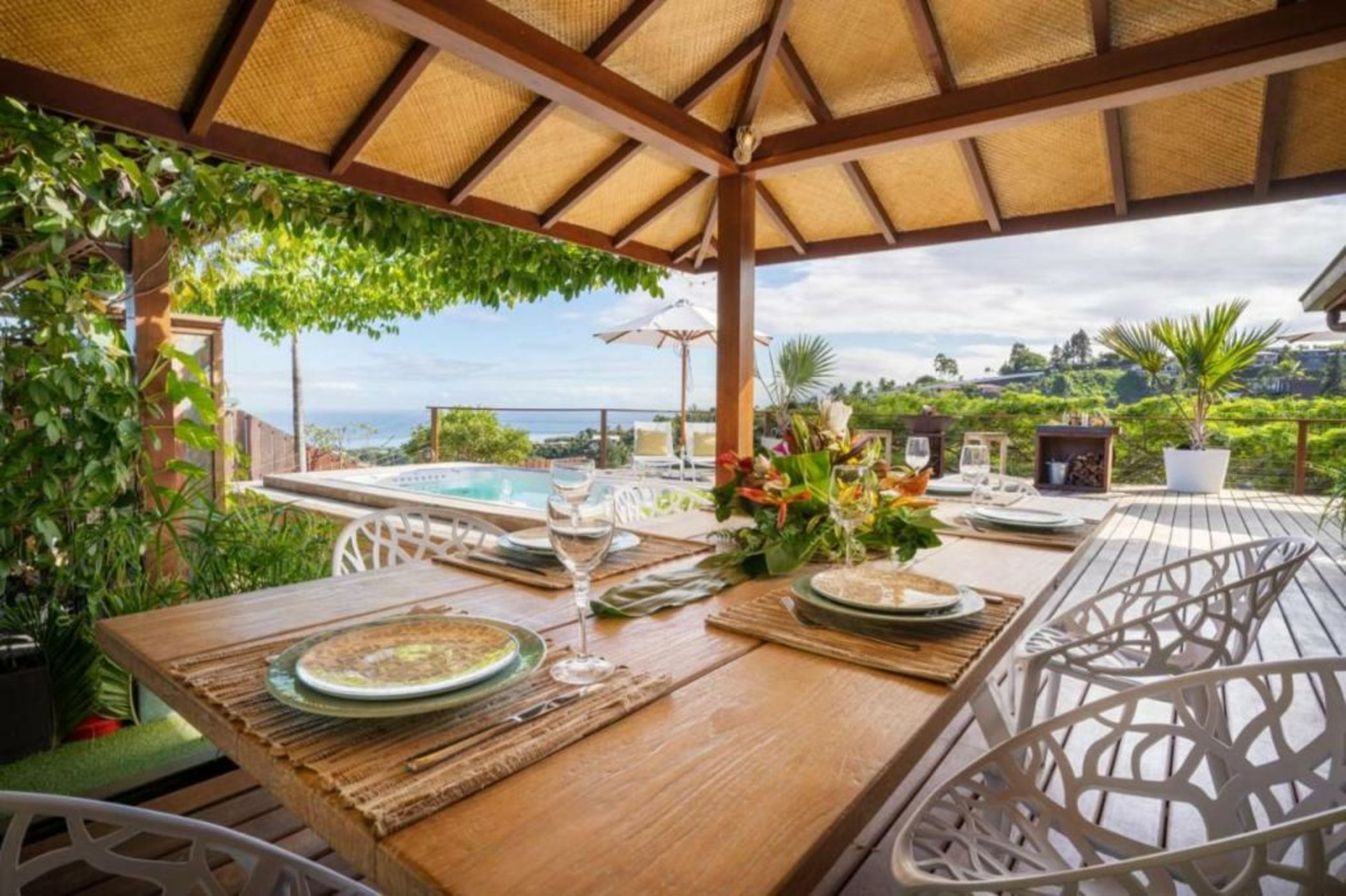 Villa Manuiti, balinese luxury home - private swim SPA, ocean view - OFYR BBQ - KoÏ pond