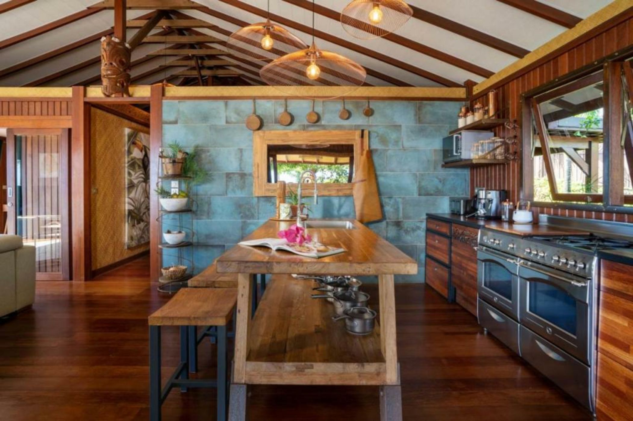 Villa Manuiti, balinese luxury home - private swim SPA, ocean view - OFYR BBQ - KoÏ pond