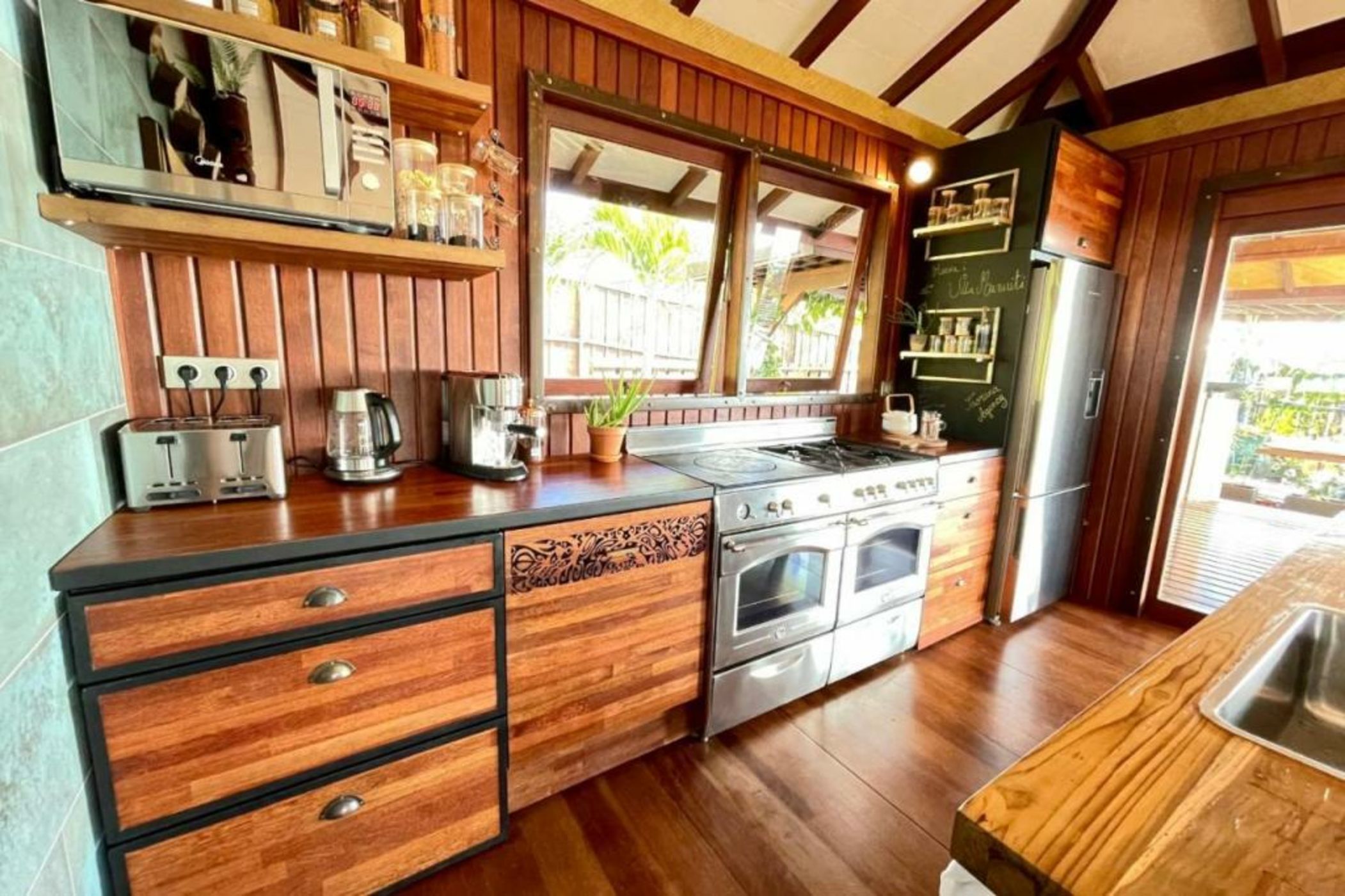 Villa Manuiti, balinese luxury home - private swim SPA, ocean view - OFYR BBQ - KoÏ pond