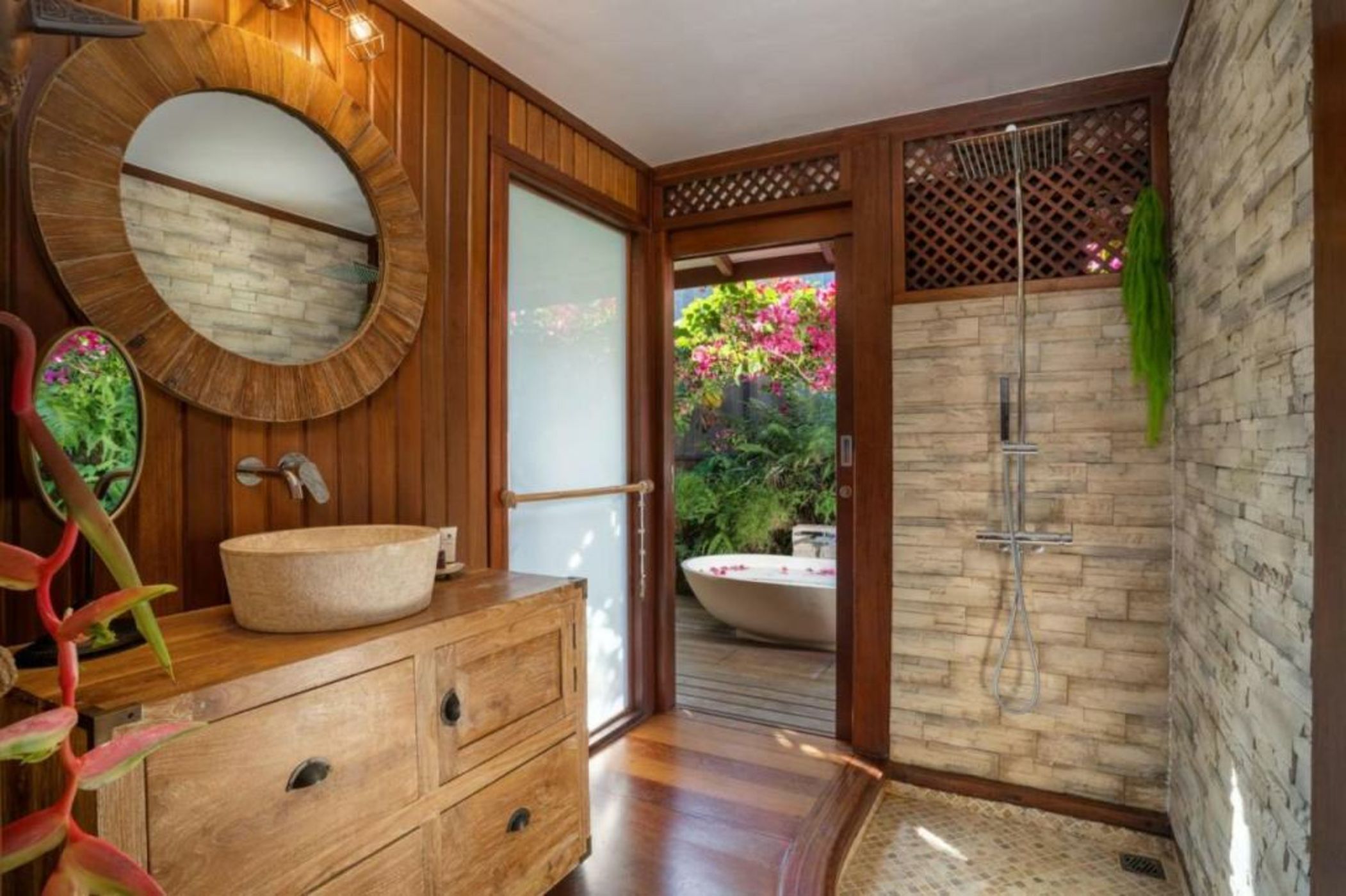 Villa Manuiti, balinese luxury home - private swim SPA, ocean view - OFYR BBQ - KoÏ pond