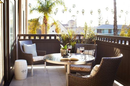 Ambrose Hotel