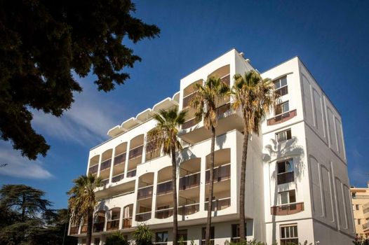 MOB HOTEL Cannes