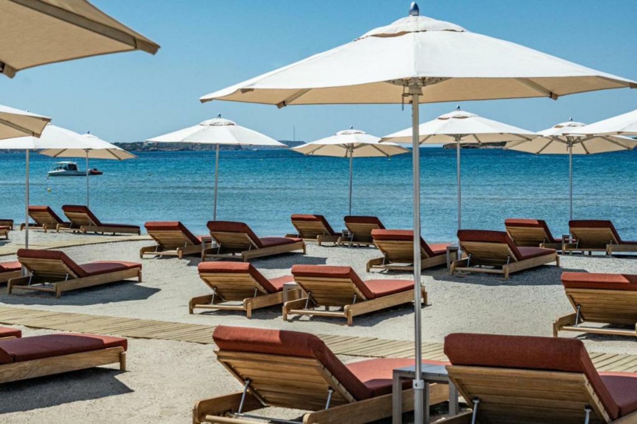 91 Athens Riviera, The Resort