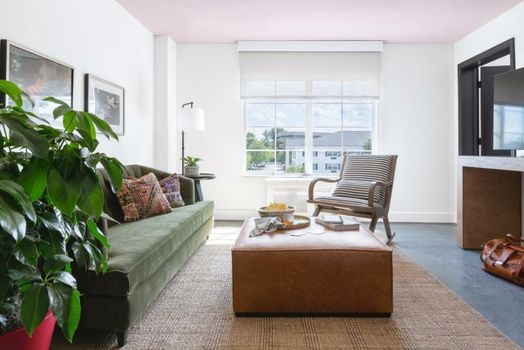 Elwood Hotel & Suites