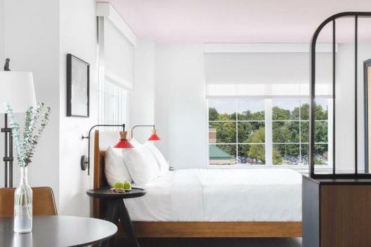 Elwood Hotel & Suites