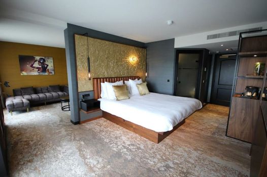Alexander Hotel