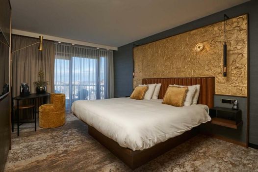 Alexander Hotel