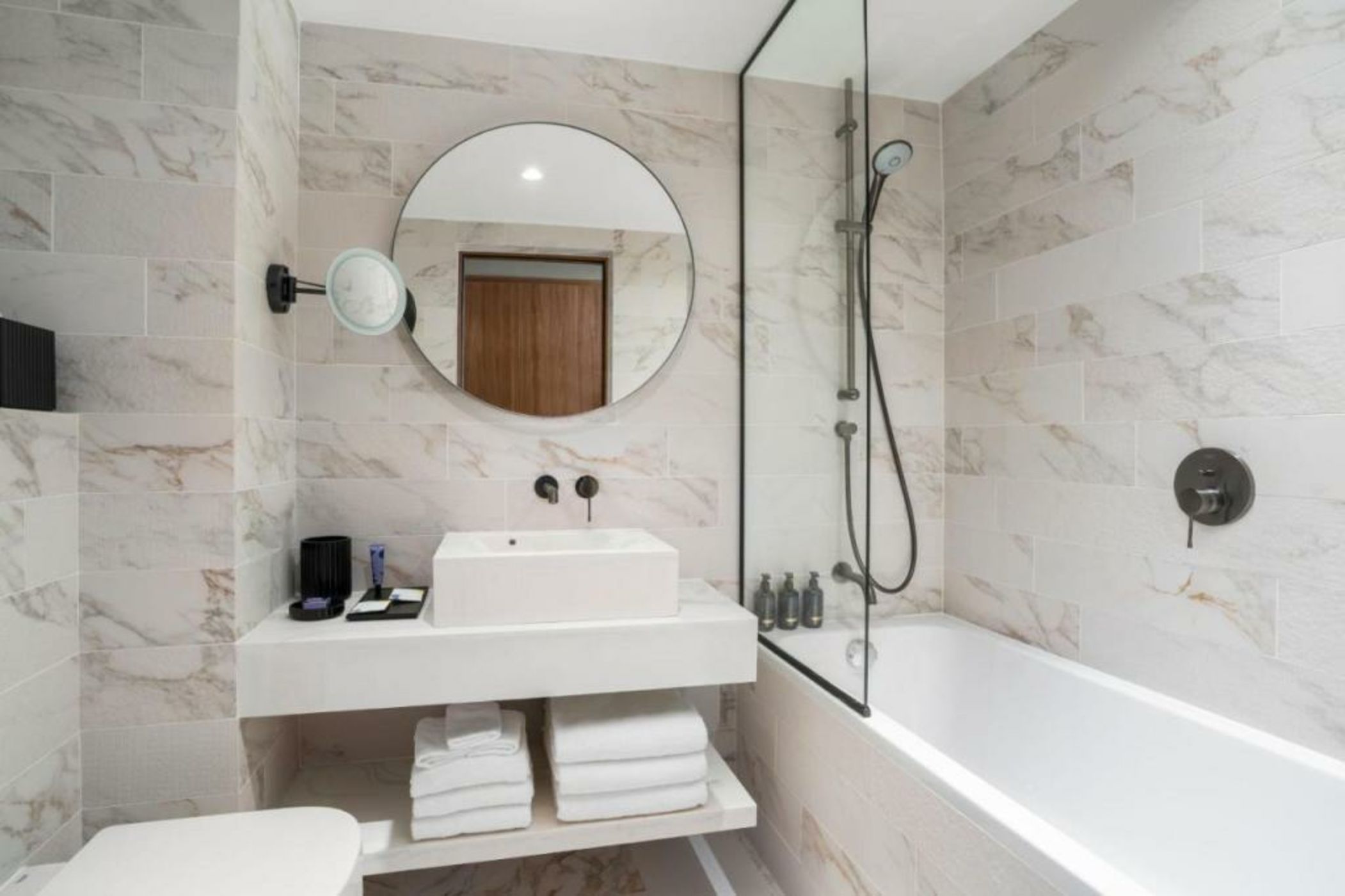 Cardo Roma, Autograph Collection