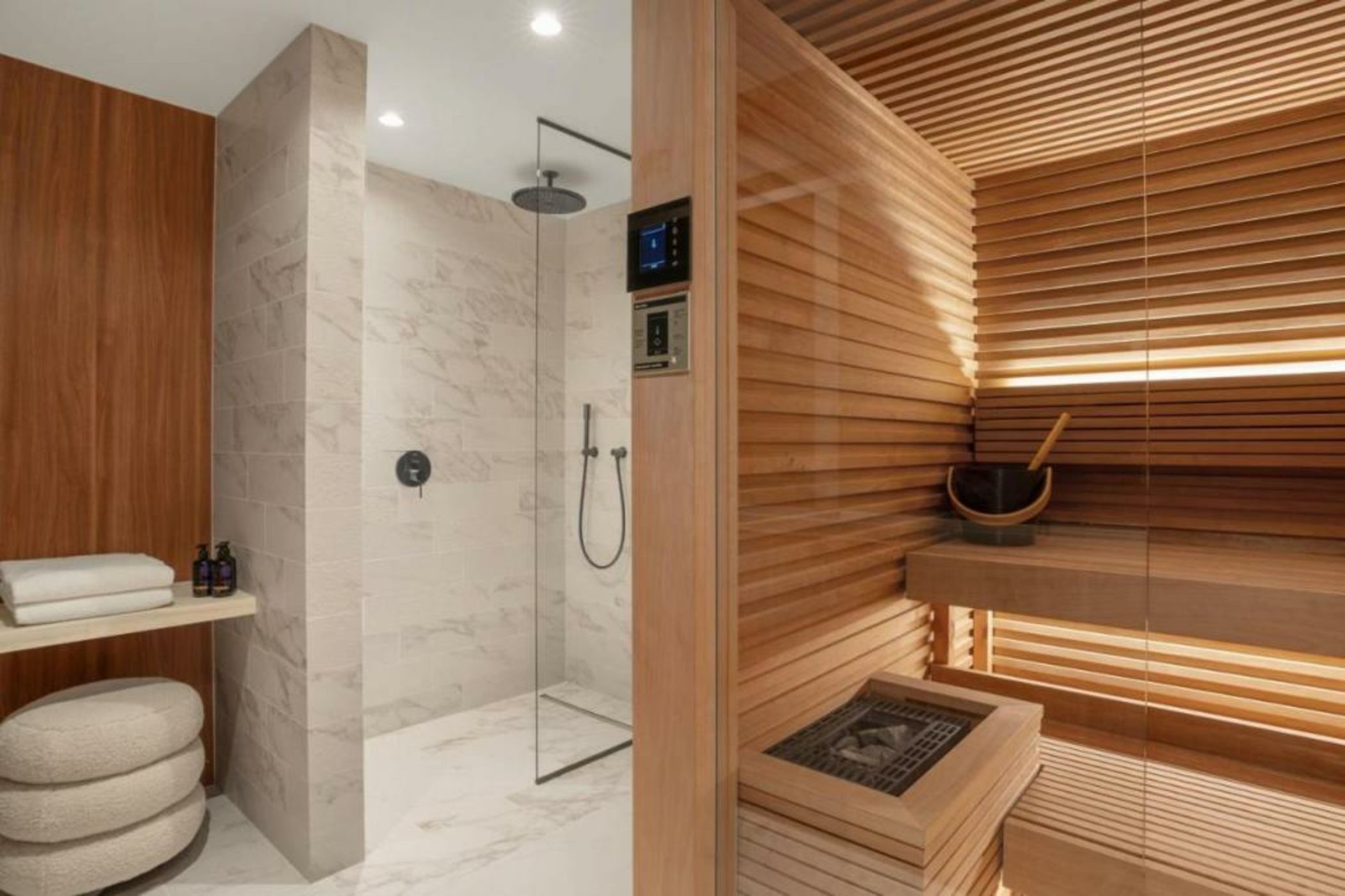 Cardo Roma, Autograph Collection