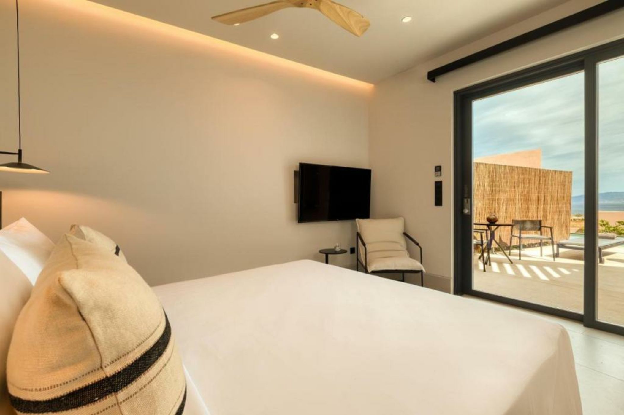 Domes Novos Santorini, Autograph Collection