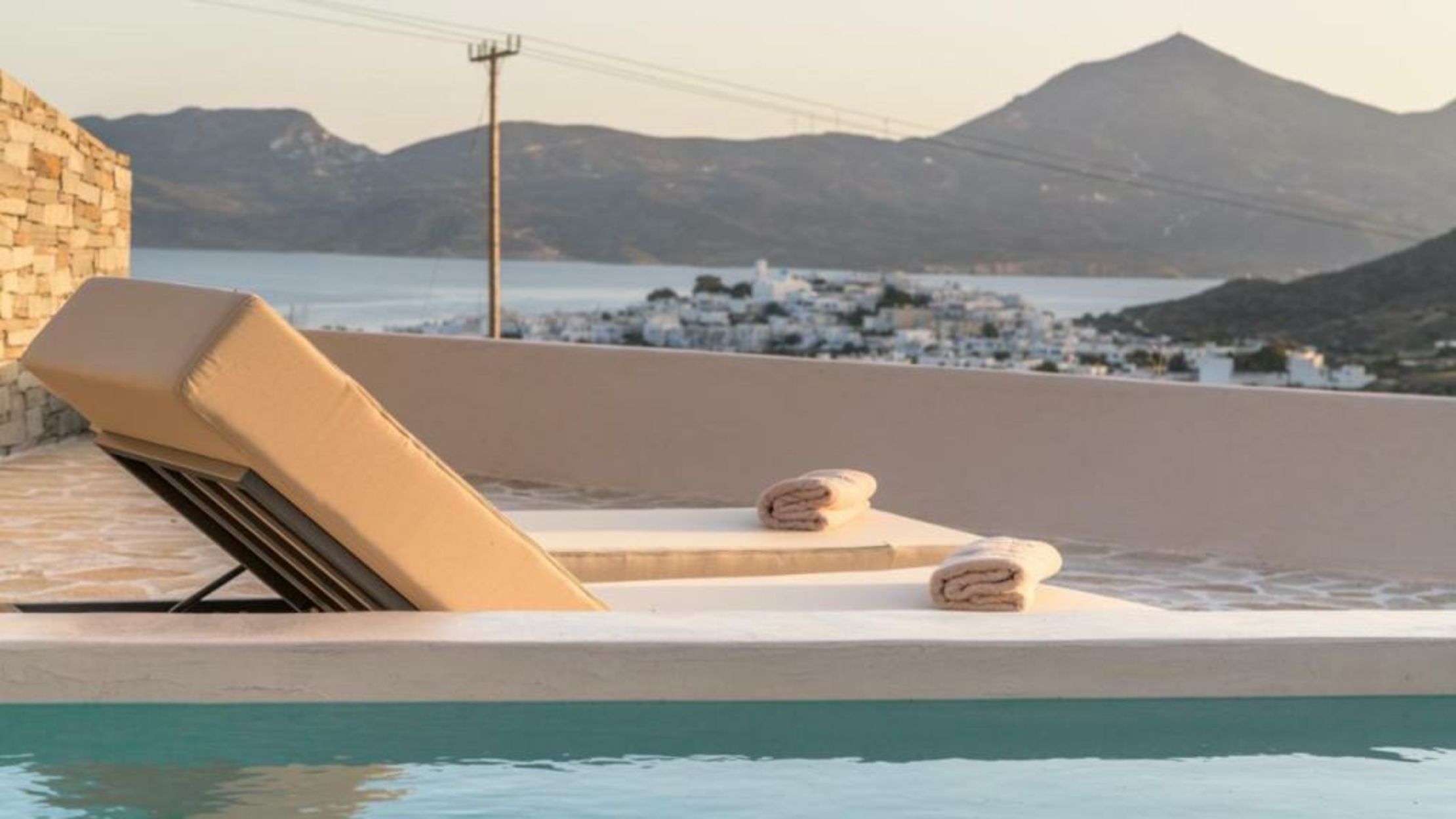 Solus Suites Milos
