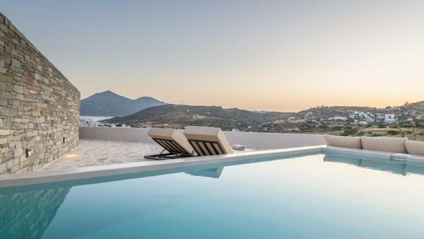 Solus Suites Milos