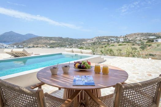 Solus Suites Milos