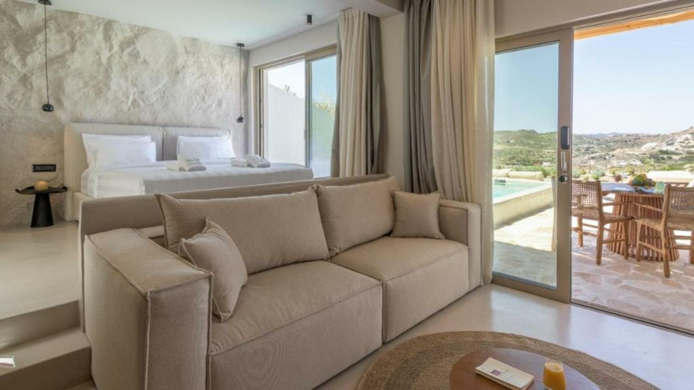 Solus Suites Milos