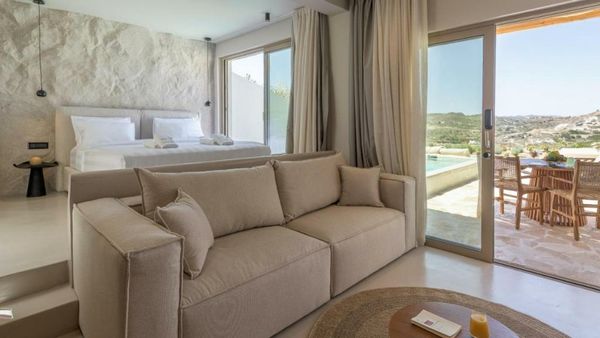 Solus Suites Milos