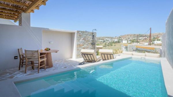 Solus Suites Milos