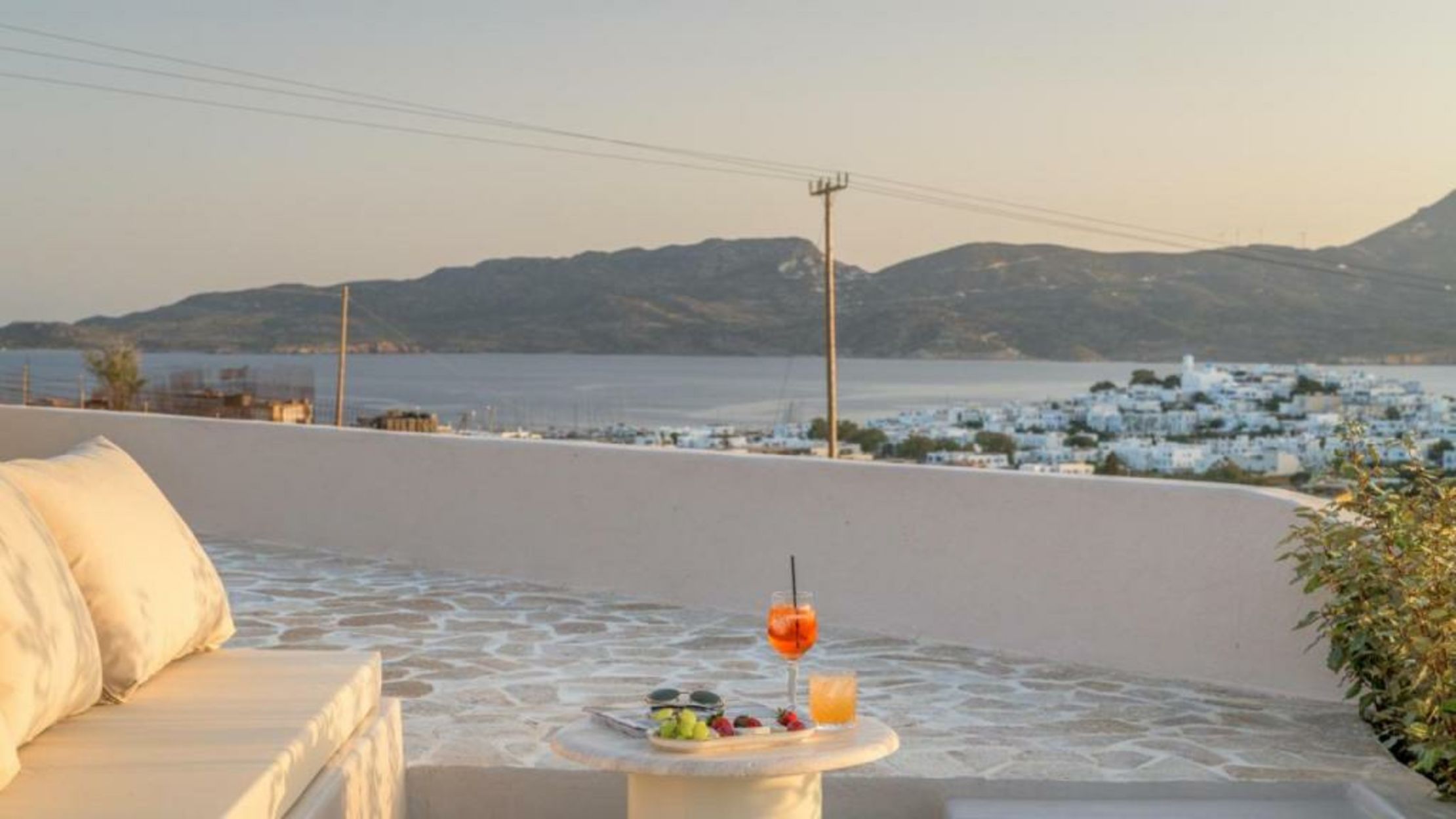 Solus Suites Milos