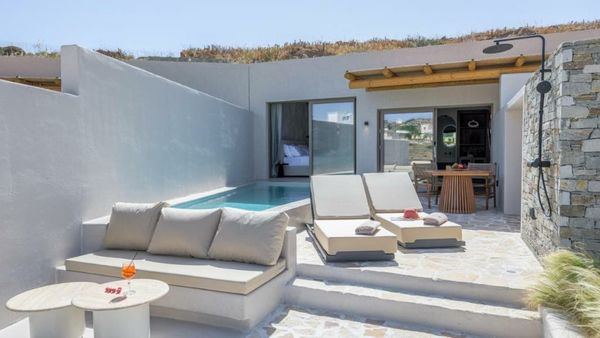 Solus Suites Milos