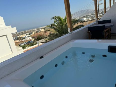 Bios Santorini Vegan - Vegetarian Boutique Hotel