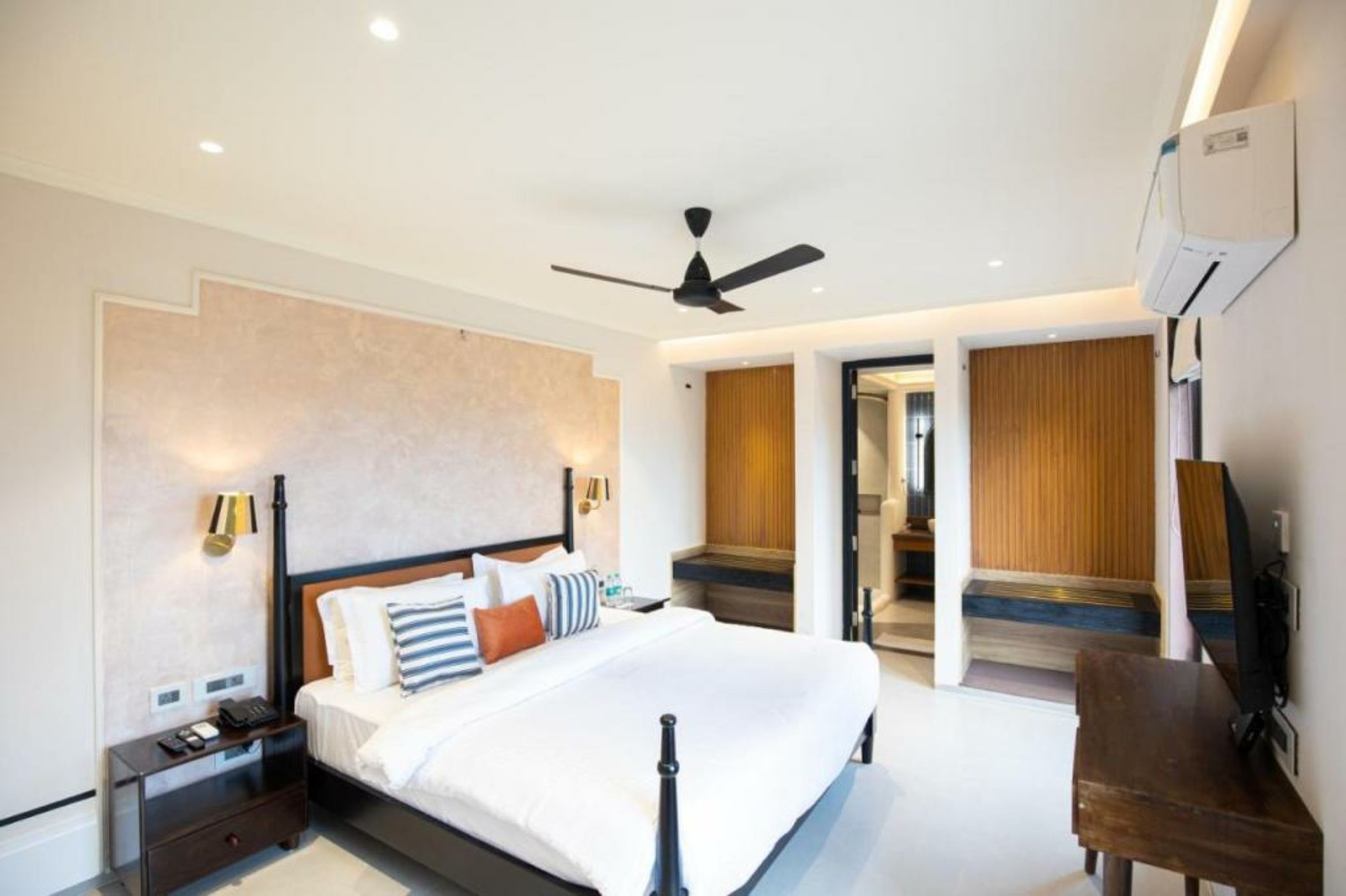 The Sierra - By The Lake