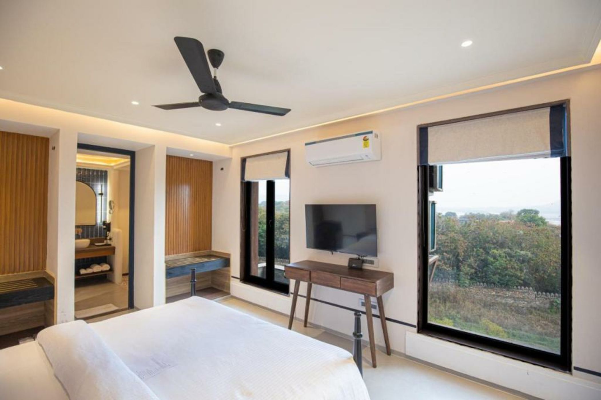 The Sierra - By The Lake