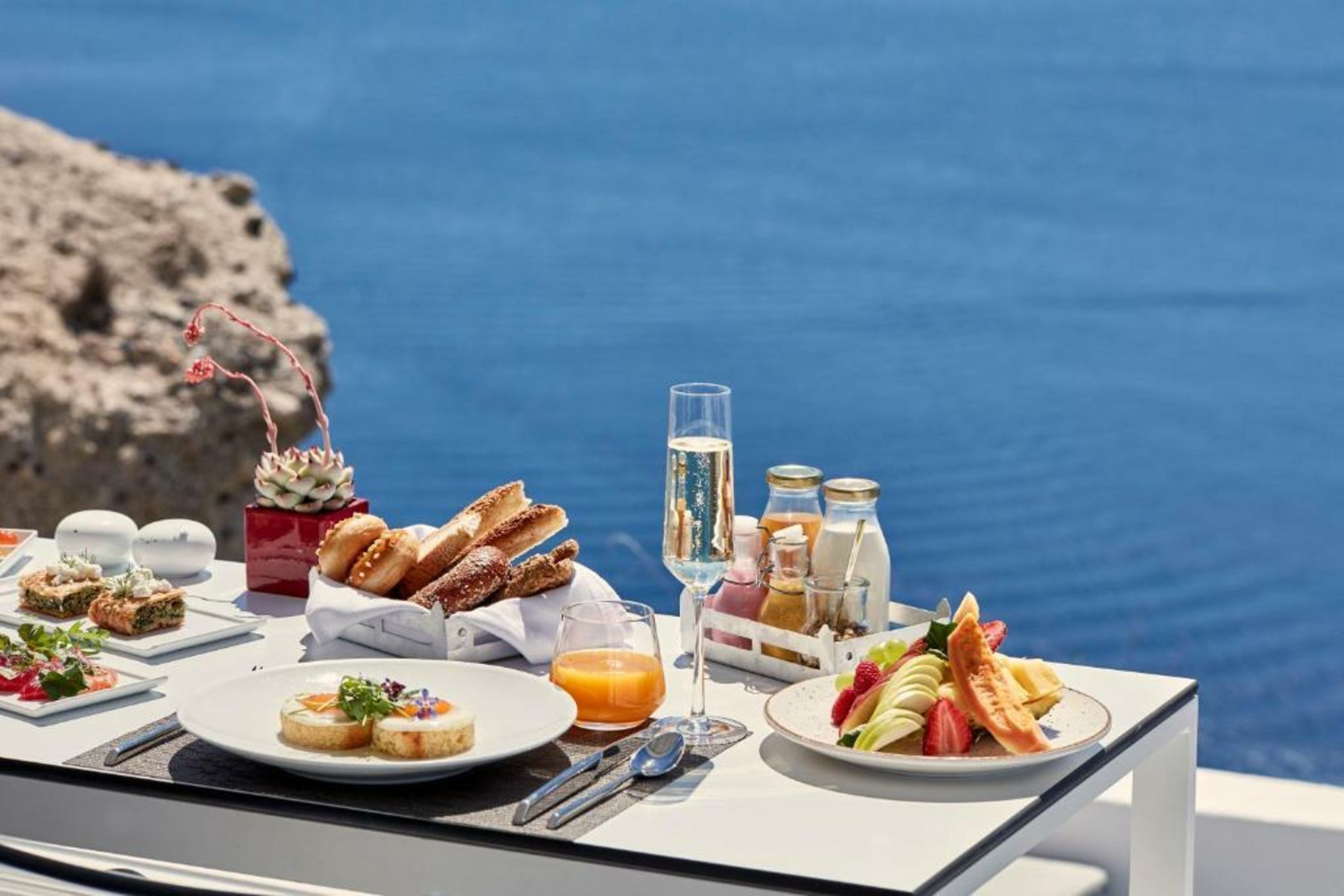 Katikies Santorini - The Leading Hotels Of The World