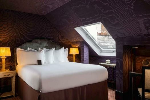 UNE AUTRE CHAMBRE