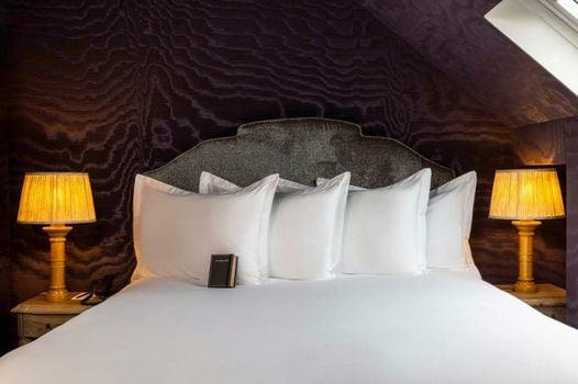 UNE AUTRE CHAMBRE