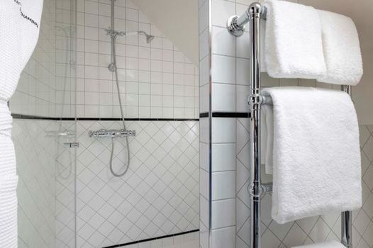 UNE AUTRE CHAMBRE