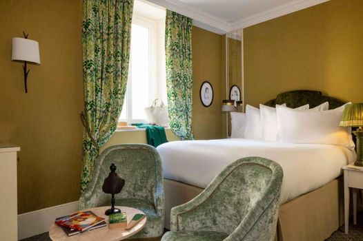 UNE AUTRE CHAMBRE