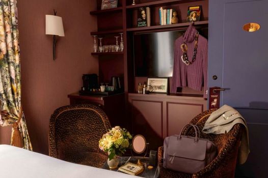 UNE AUTRE CHAMBRE