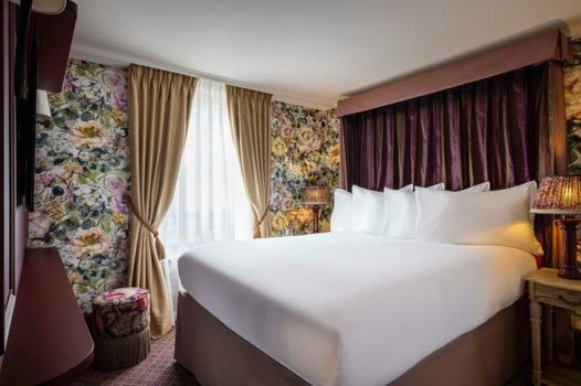 UNE AUTRE CHAMBRE