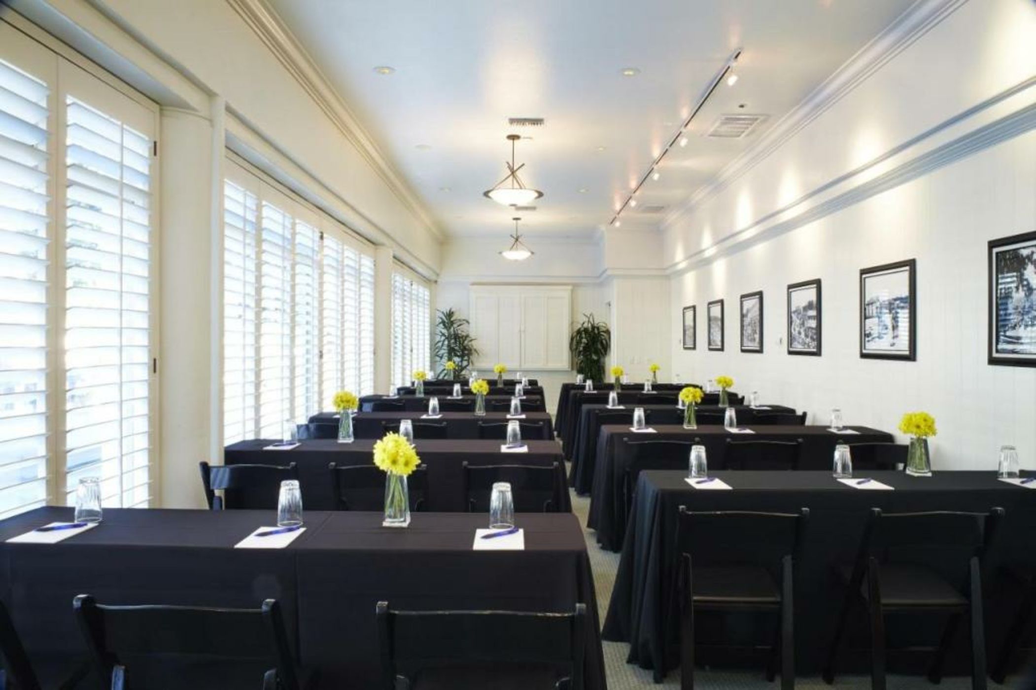 Casa Loma Beach Hotel