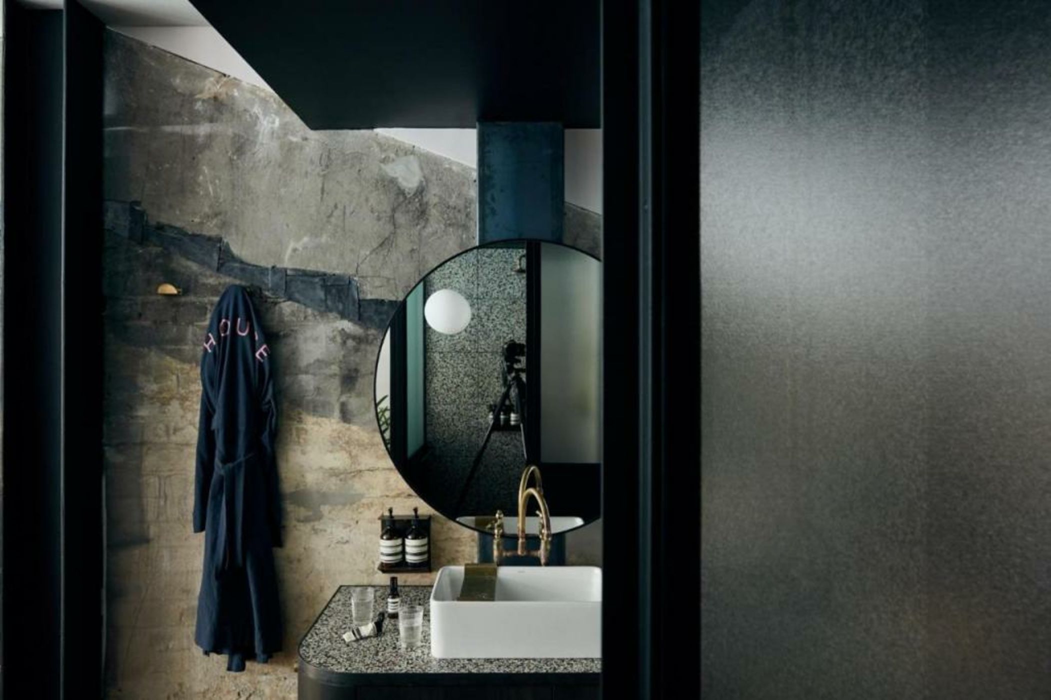 Paramount House Hotel