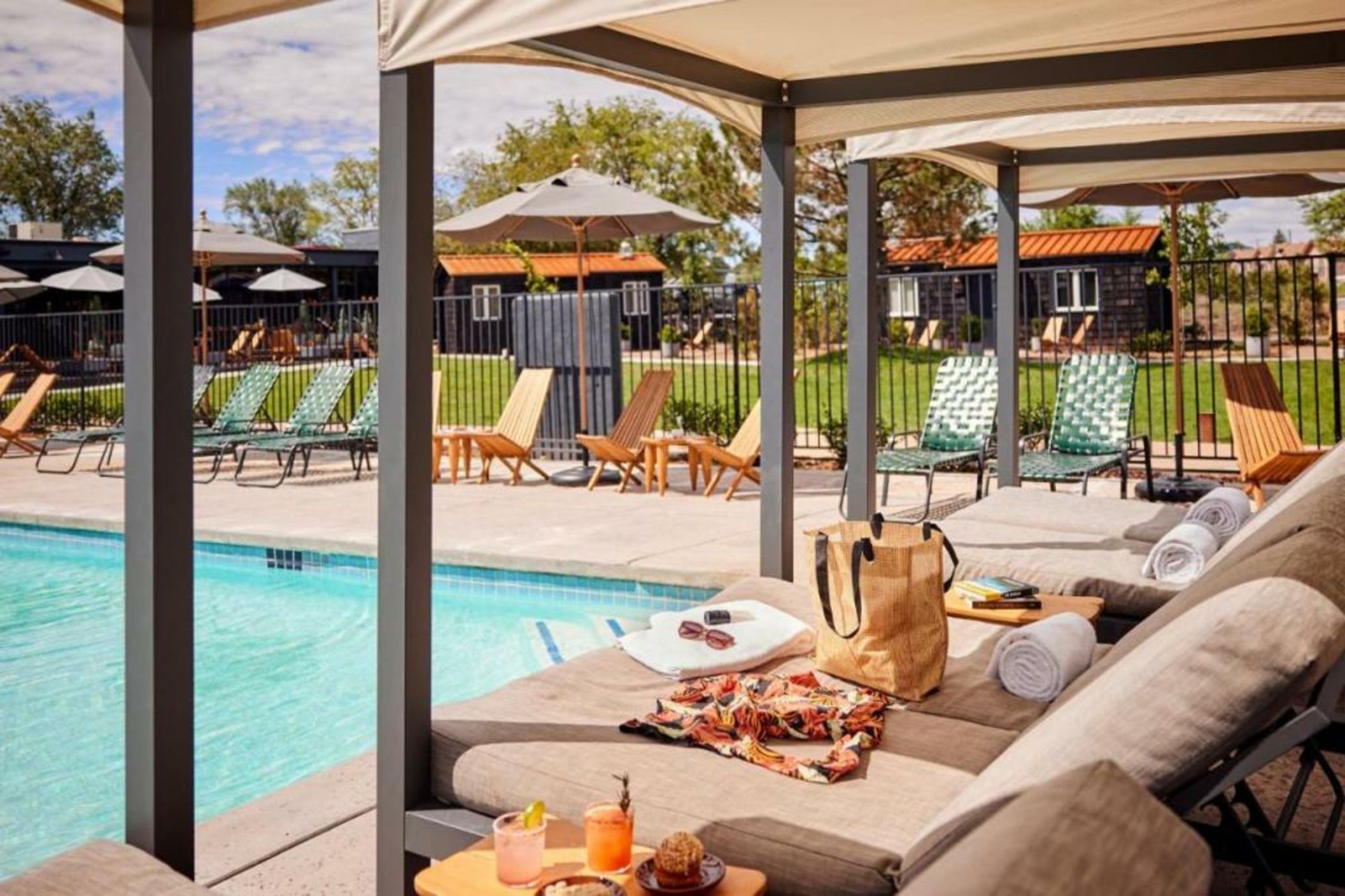 High Country Motor Lodge - Near NAU and Downtown