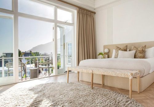 The Clarendon - Fresnaye